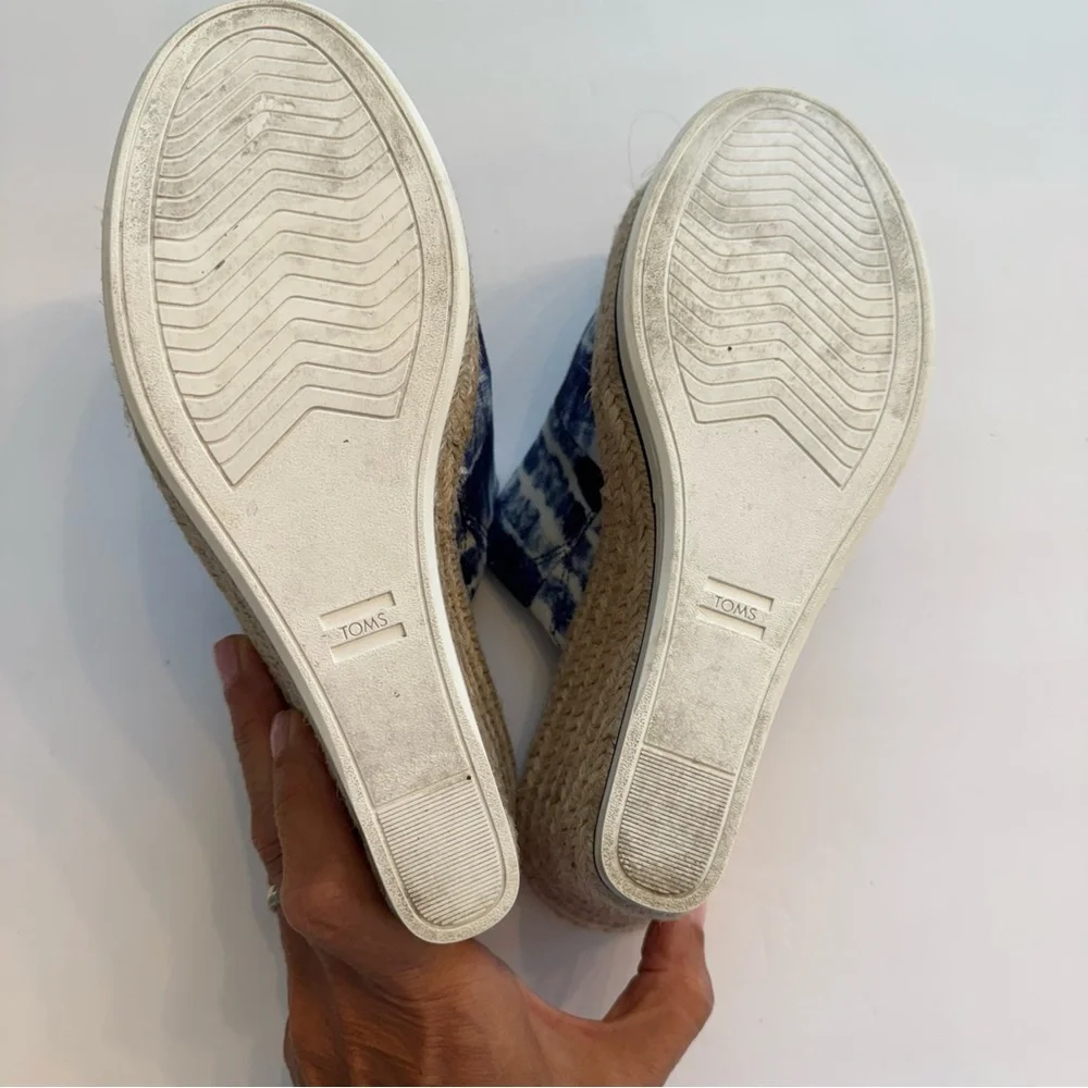 Toms wear summer platform